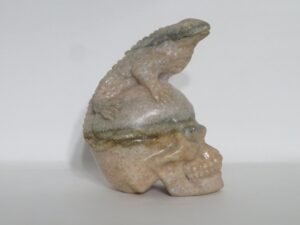 Medium Agate Skull with Lizard